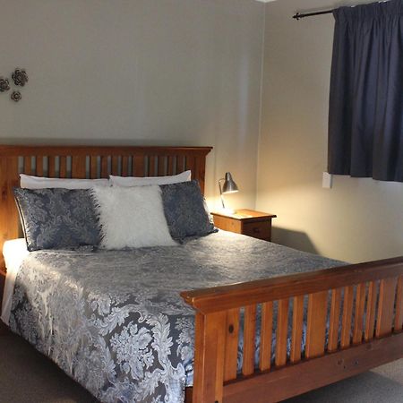 Blue Thistle Cottages Te Anau Exteriör bild