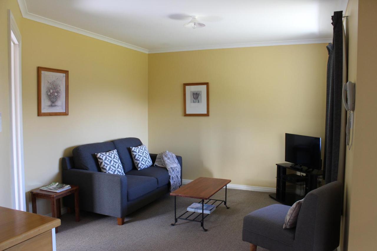 Blue Thistle Cottages Te Anau Exteriör bild