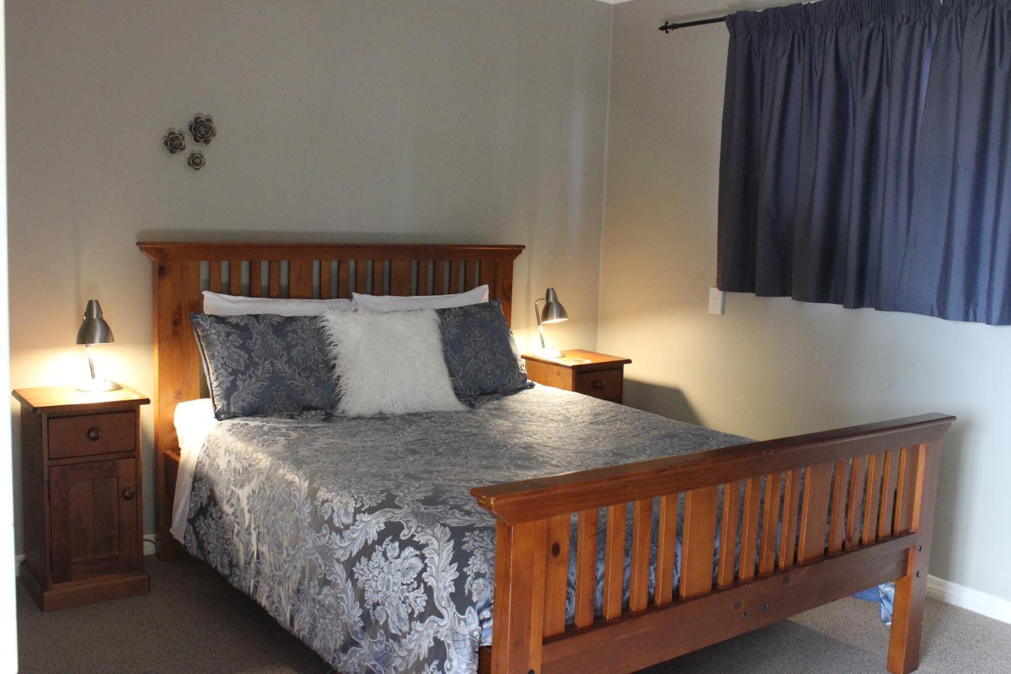 Blue Thistle Cottages Te Anau Exteriör bild