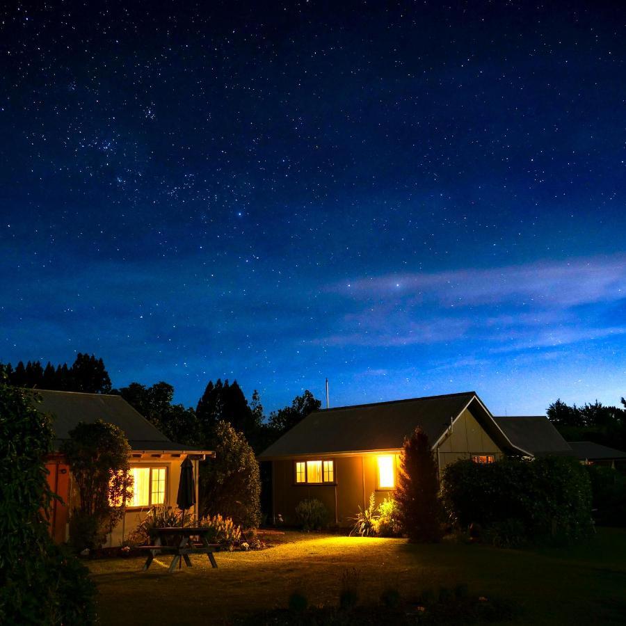 Blue Thistle Cottages Te Anau Exteriör bild