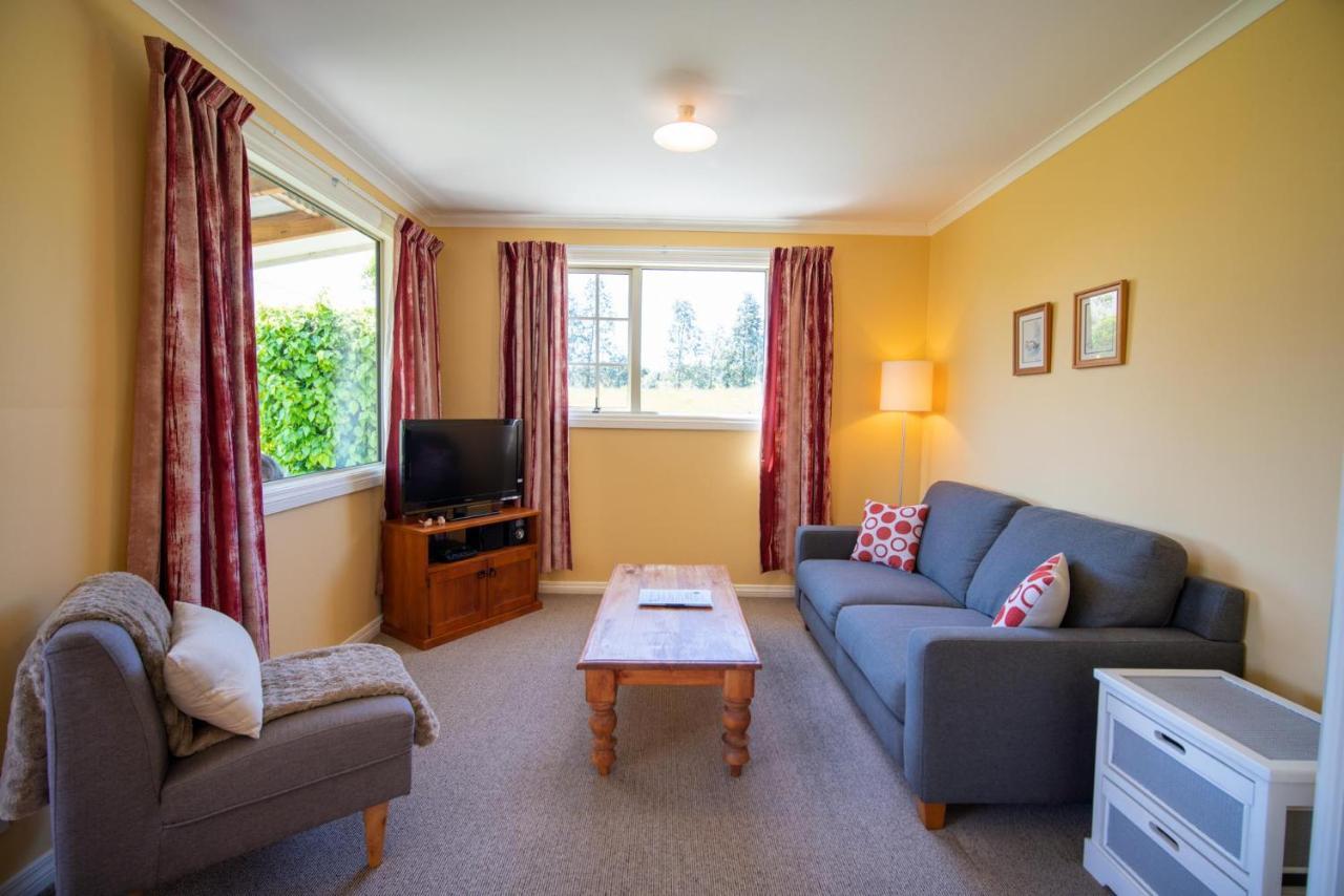 Blue Thistle Cottages Te Anau Exteriör bild